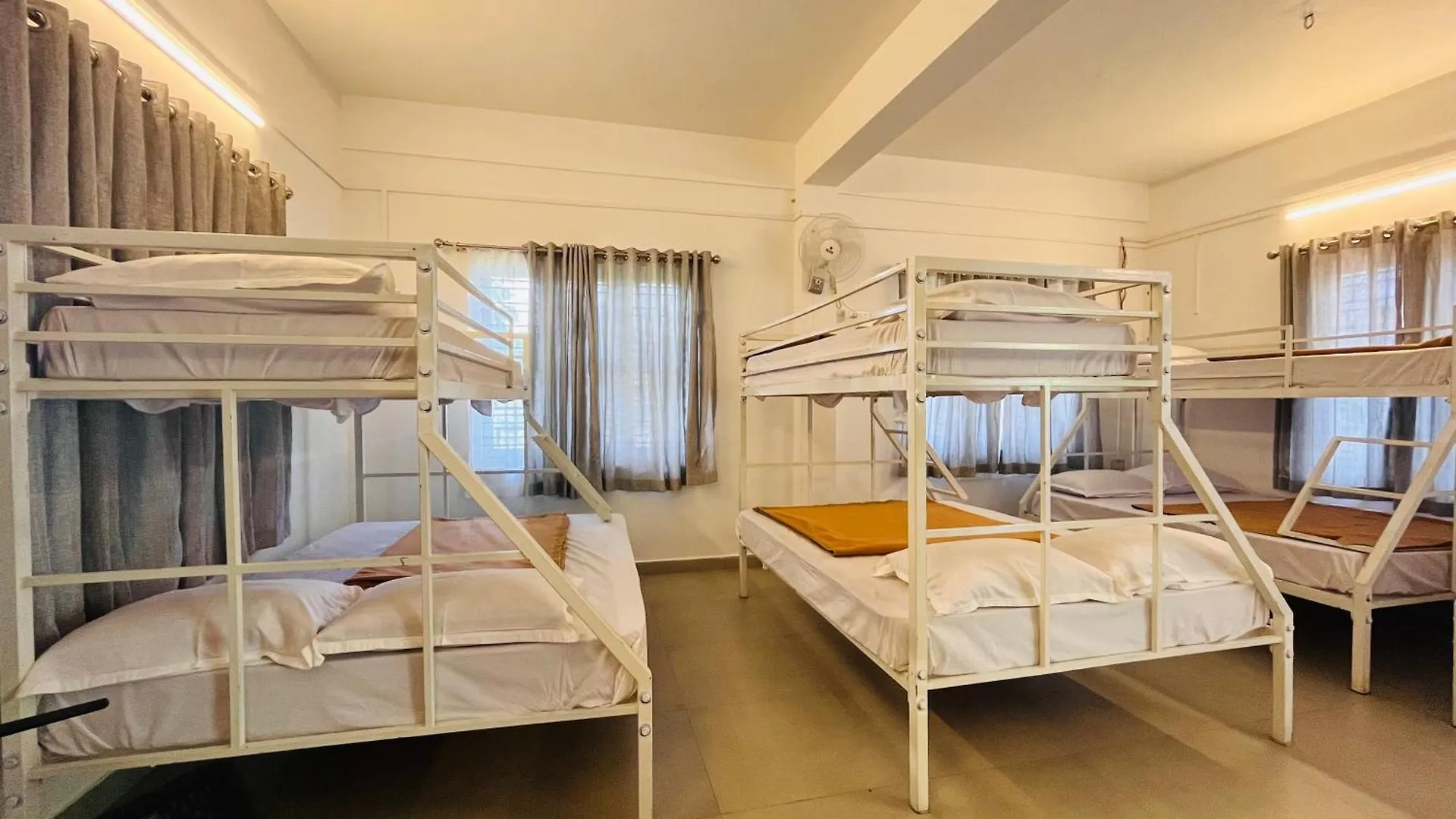 Дом отдыха Вилла 8-Beds Dormitory Муннар